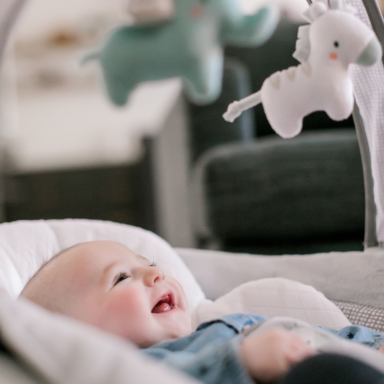 Bright Starts Lehátko vibrující s melodií Chadwick 0m+, do 9kg, 2018 - obrázek 6