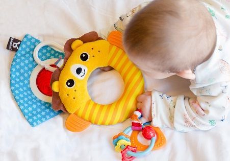 BenBat Hračka závěsná Dazzle Friends lev 0m+ - obrázek 4