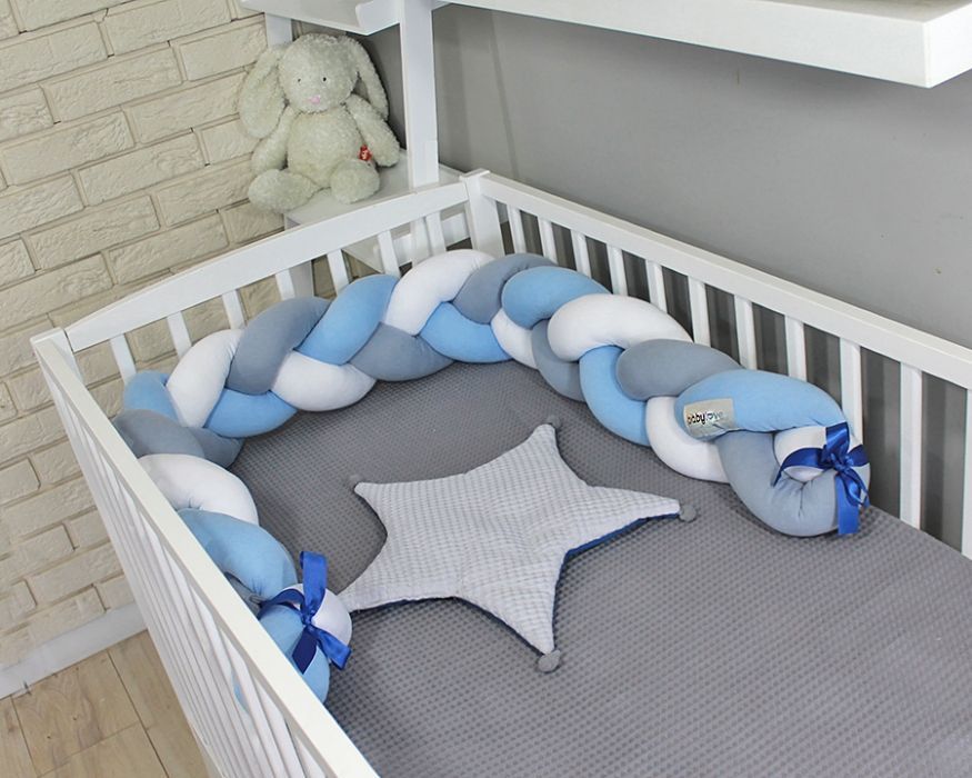 Baby Nellys  Mantinel pletený cop cca 200x18cm, -  šedá, bílá, sv. modrá - obrázek 2