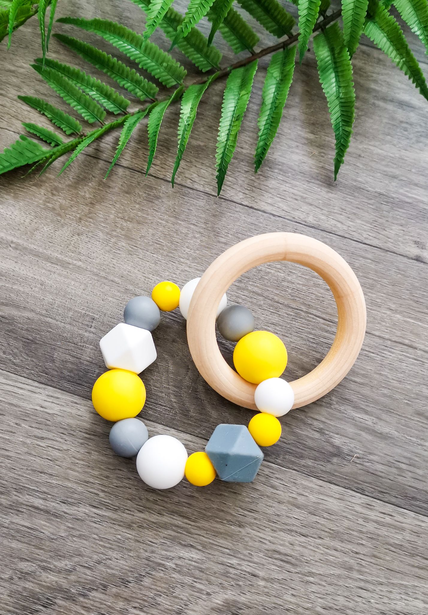 Kulišárny (handmade) Kousátko ,,Yellow,, Tvar přívěsku: Velký kroužek - obrázek 1