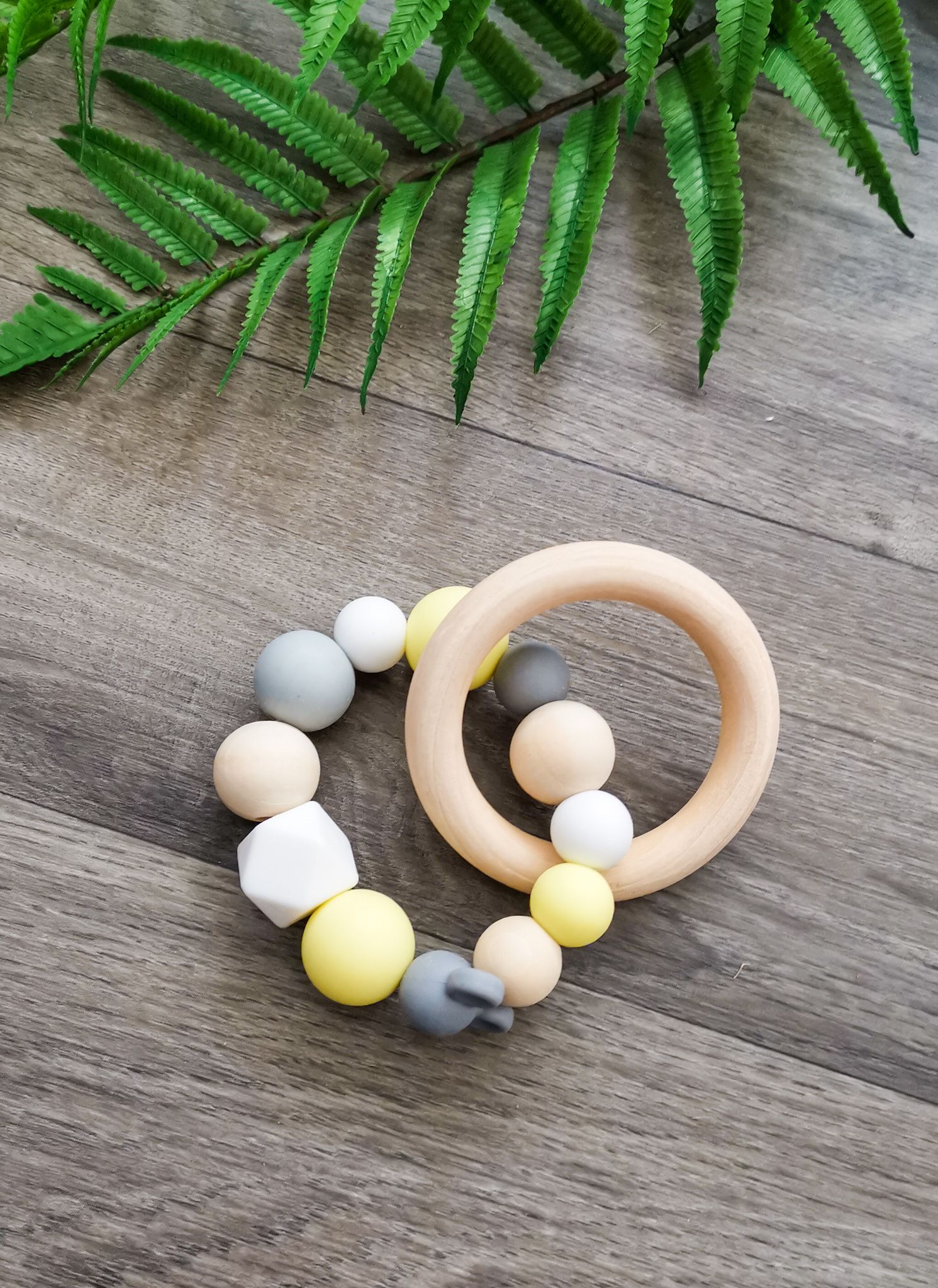 Kulišárny (handmade) Kousátko ,,Babyyelow,, Tvar přívěsku: 2 malé kroužky - obrázek 1