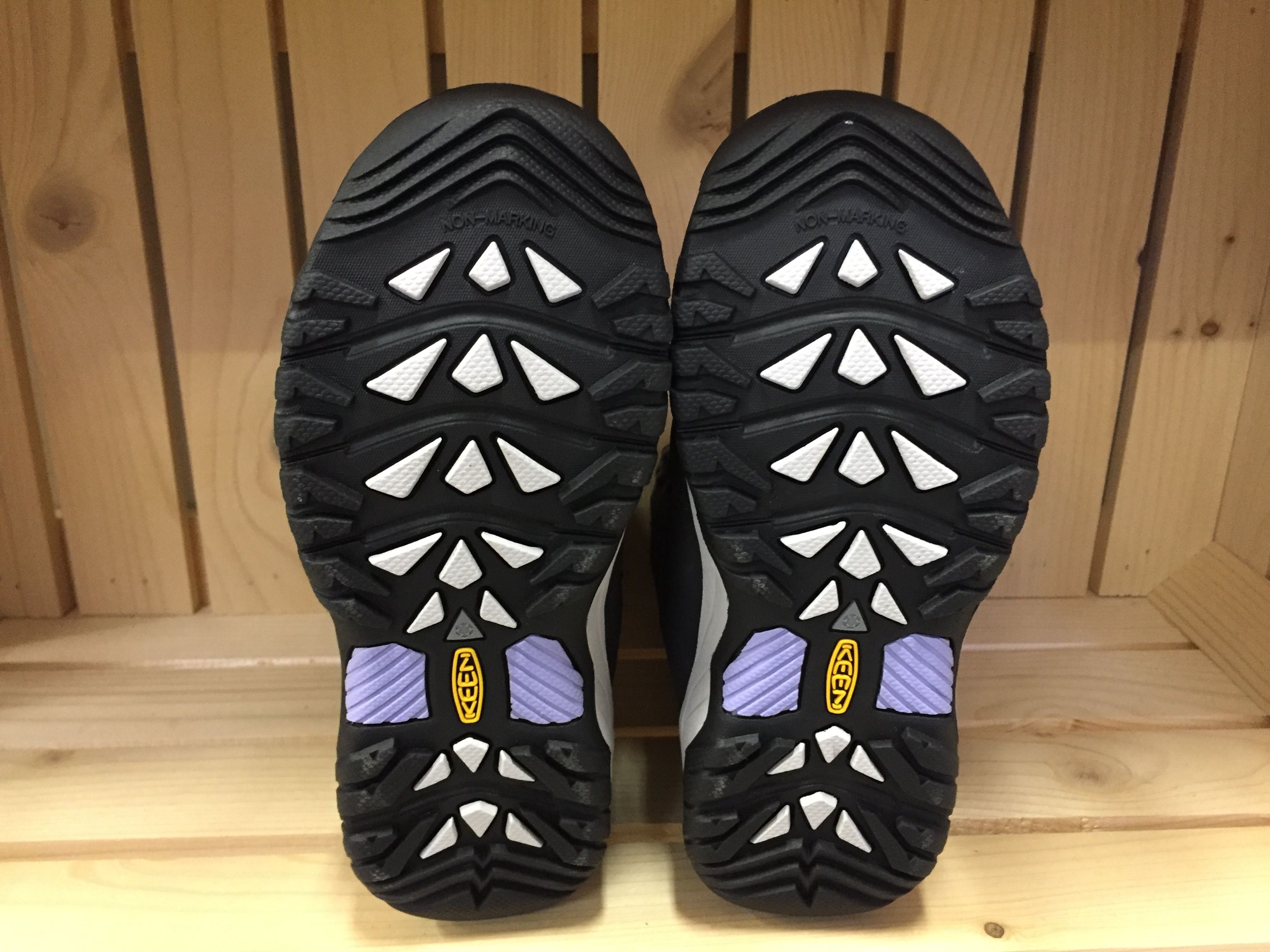 Keen Hoodoo WP Black/Sweet Lavender Velikost: 35 - obrázek 4