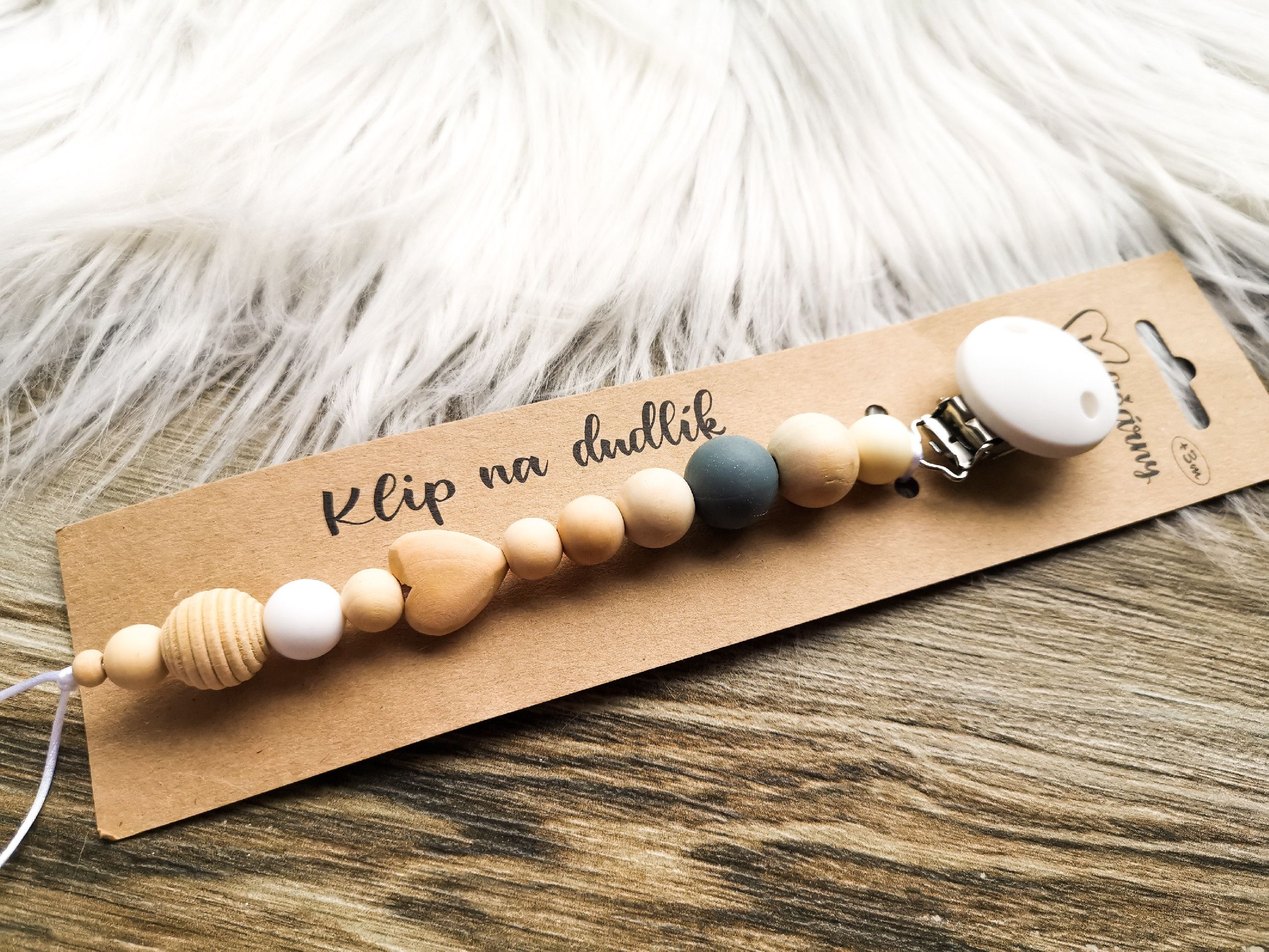 Kulišárny (handmade) Klip na dudlík ,,Nude,, - obrázek 1