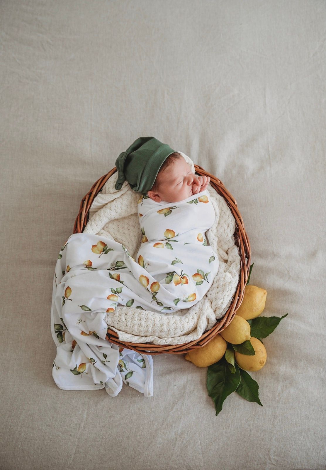 Snuggle Hunny Kids Bavlněná zavinovačka / šátek s čepičkou set Lemon - obrázek 2