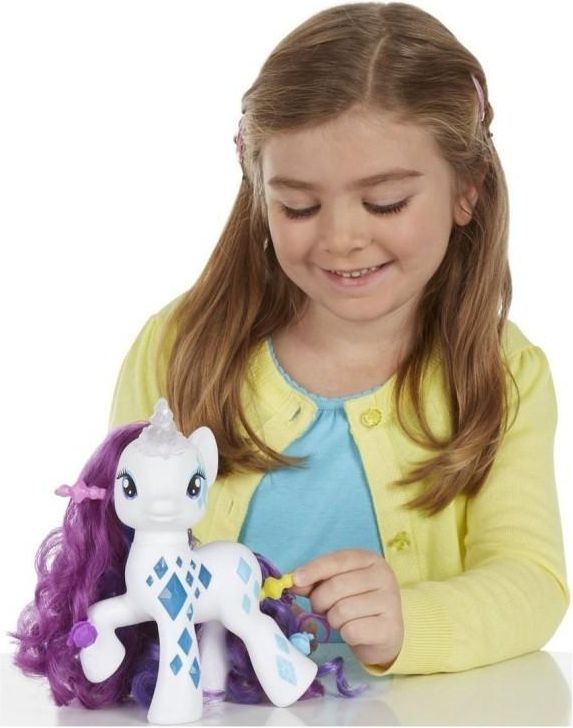 Hasbro MLP My Little Pony poník Rarity na baterie svítící s doplňky - obrázek 1