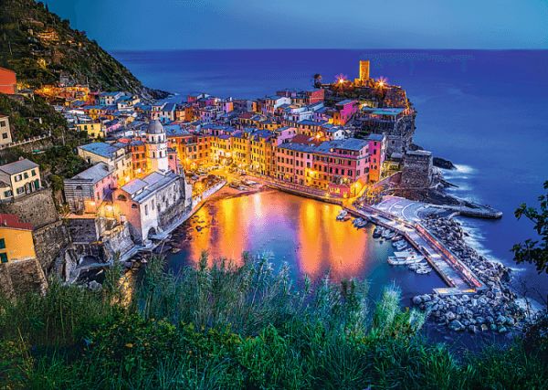 Trefl Vernazza at dusk - obrázek 1