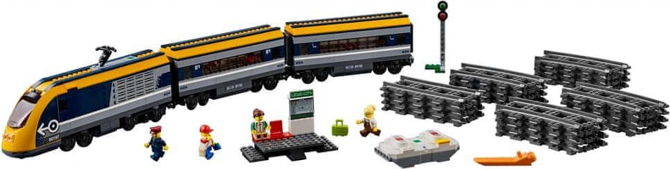 LEGO City 60197 Osobní vlak - rozbaleno - obrázek 1