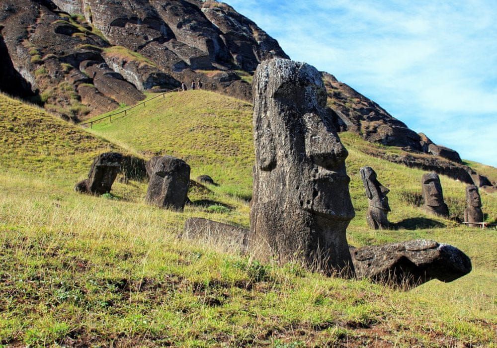 Grafika Puzzle 1000 dílků Moai at Quarry, Easter Island - obrázek 1