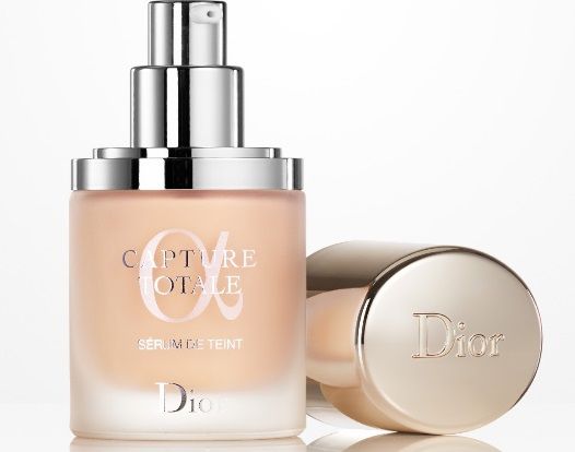 Dior Capture Totale, rozjasňující make-up a sérum 040 Honey Beige - obrázek 2