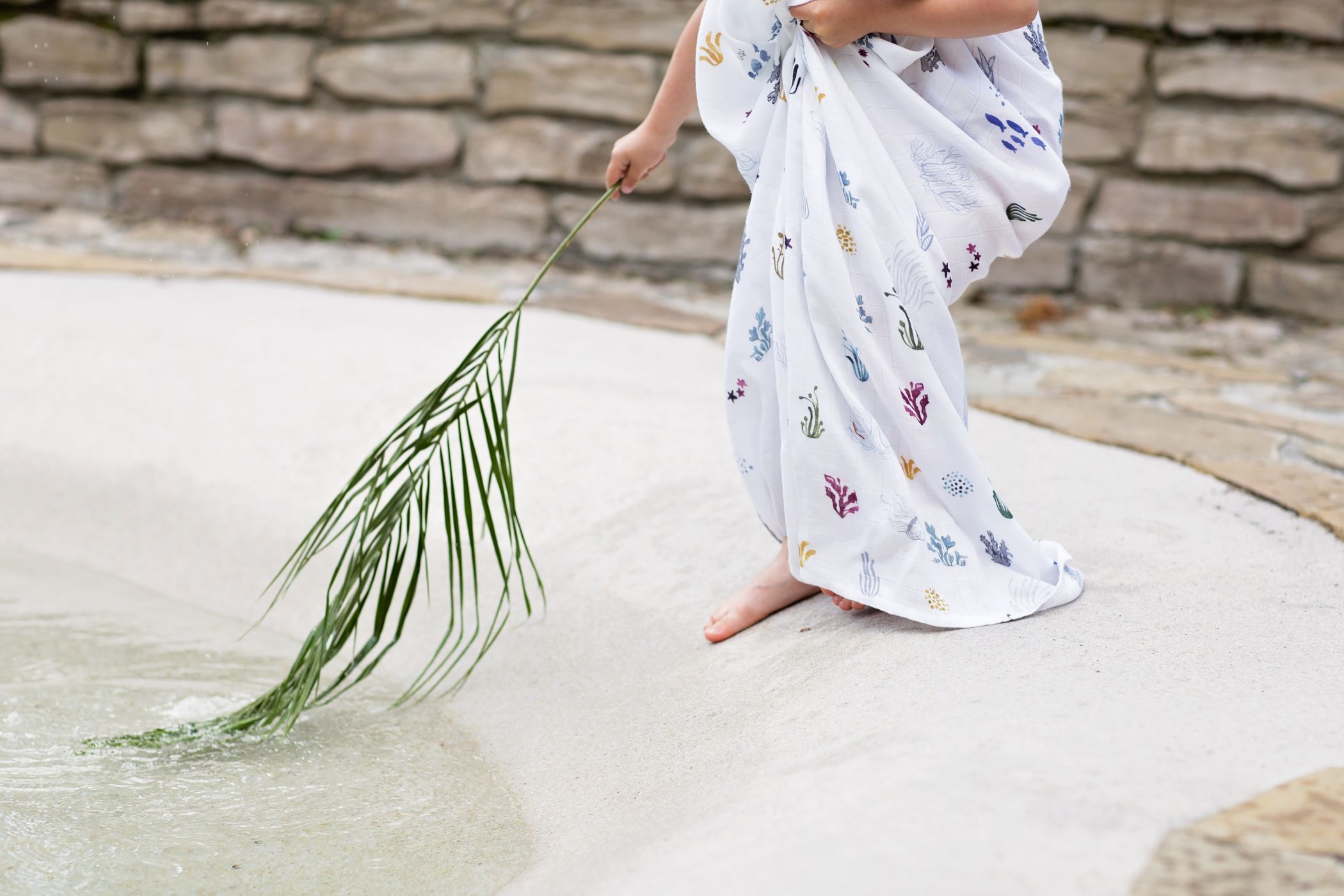 POOFI Bambusové swaddle OCEAN Hejno rybiček - obrázek 5