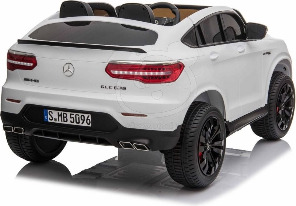 Mercedes AMG GLC 63 S 4x4 - červené - obrázek 9