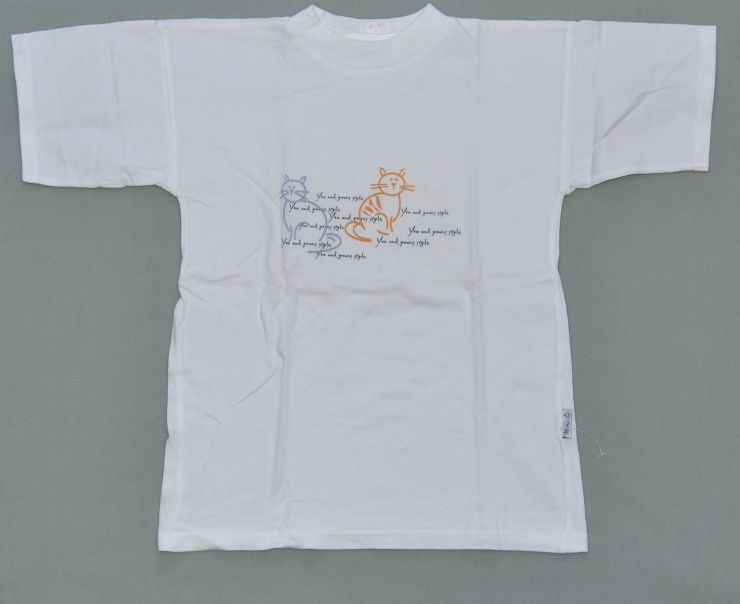 Dětské tričko MKO bílé s kočkami a krátkým rukávem velikost 122 Výprodej - obrázek 1