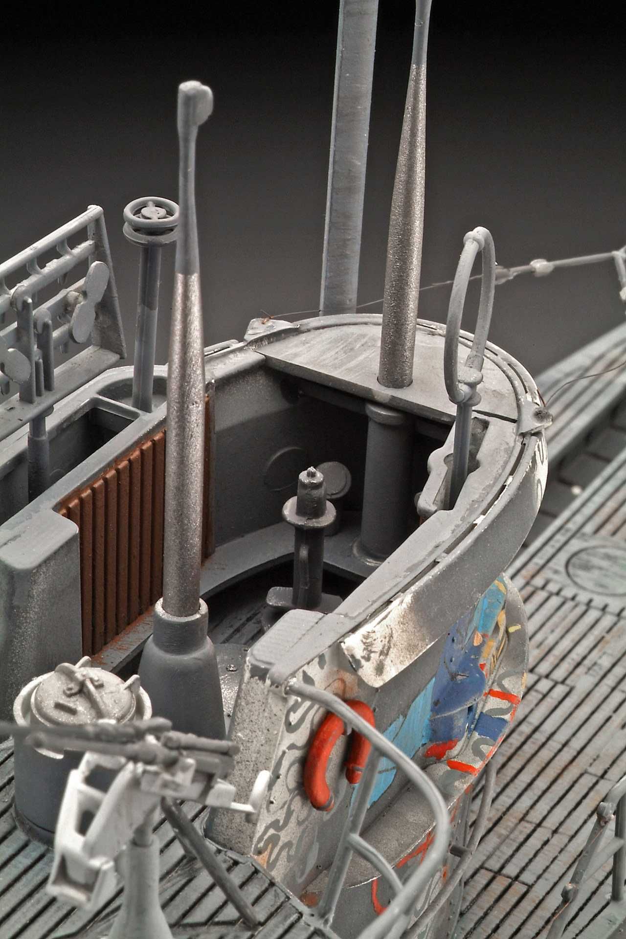 REVELL Plastic ModelKit ponorka Limited Edition 05163 - German Submarine Type VII C/41 (Platinum Edition) (1:72) - obrázek 6