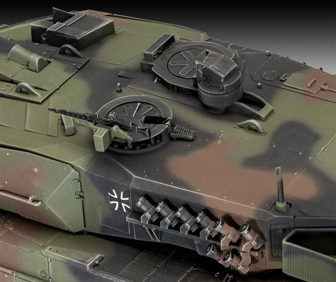REVELL Plastic ModelKit tank 03281 - Leopard 2 A6/A6NL (1:35) - obrázek 6