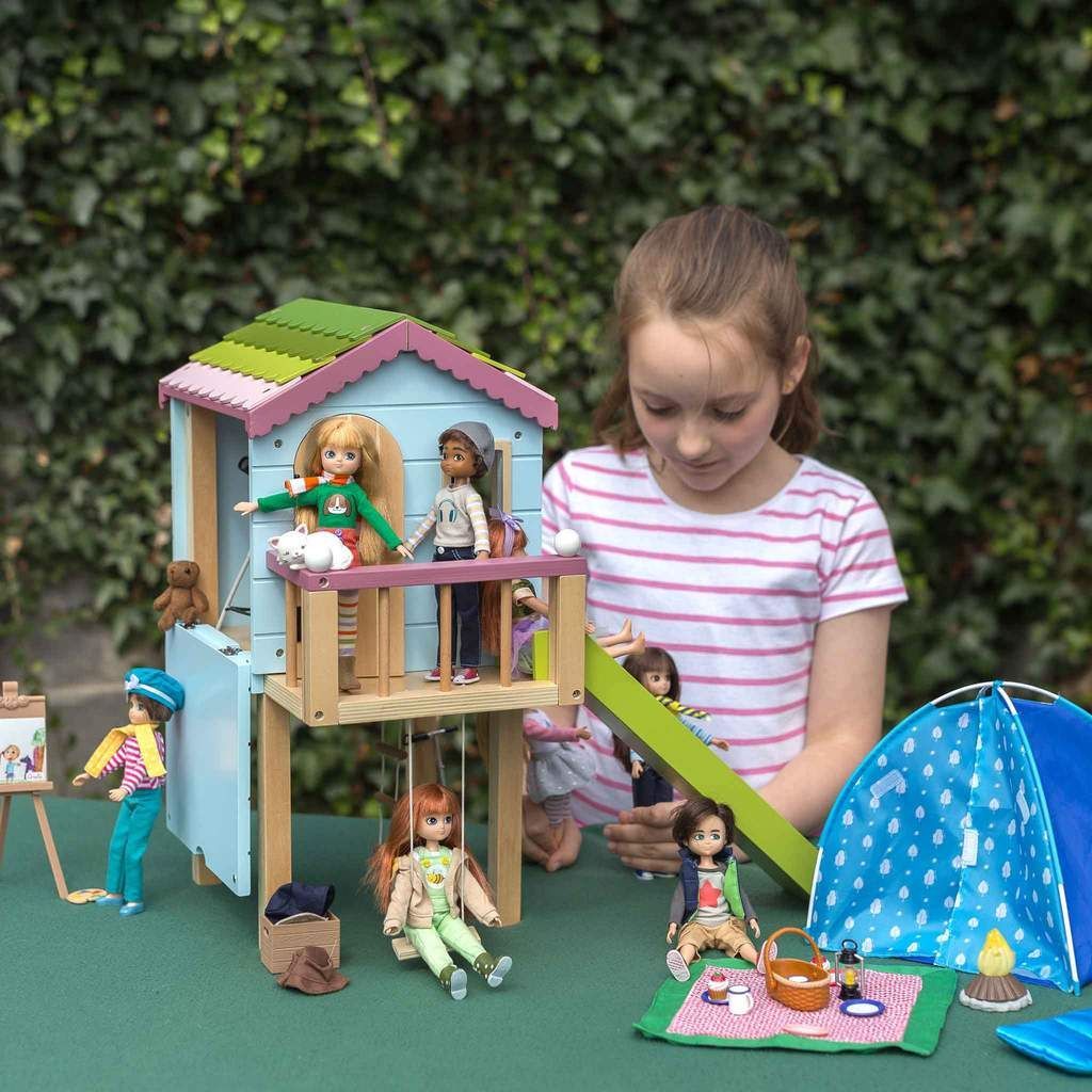Lottie Dřevěný zahradní domeček pro panenky - obrázek 4