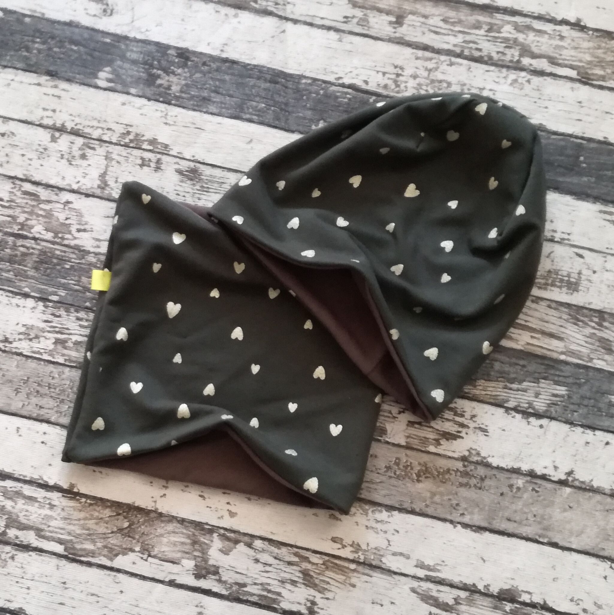 Šmoulí čepička Yháček, oboustranná, Malá srdíčka na khaki Velikost:: L - obrázek 3