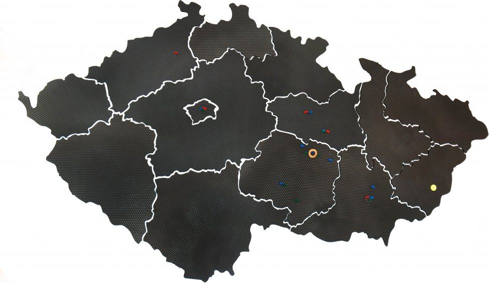 PĚNOVÁ SAMOLEPICÍ NÁSTĚNKA MAPA ČR  - více barev - obrázek 2