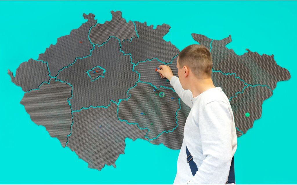 PĚNOVÁ SAMOLEPICÍ NÁSTĚNKA MAPA ČR  - více barev - obrázek 5