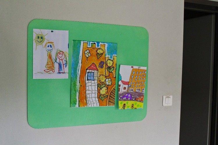 PĚNOVÁ SAMOLEPICÍ NÁSTĚNKA MINI VYLENKA ZELENÁ 60 - obrázek 1