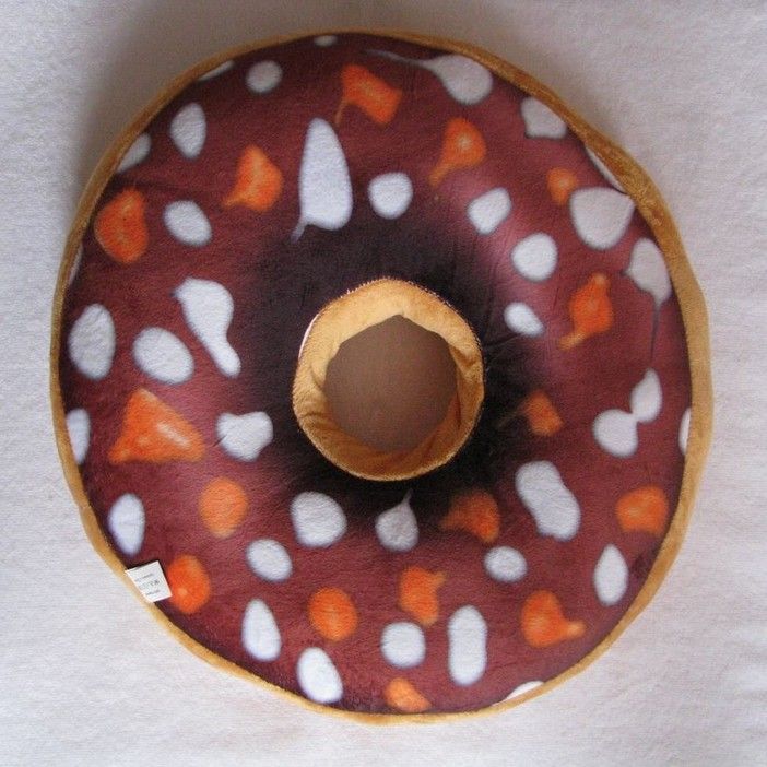 3D POLŠTÁŘEK DONUT ČOKOLÁDOVÝ S PUNTÍKY - obrázek 1