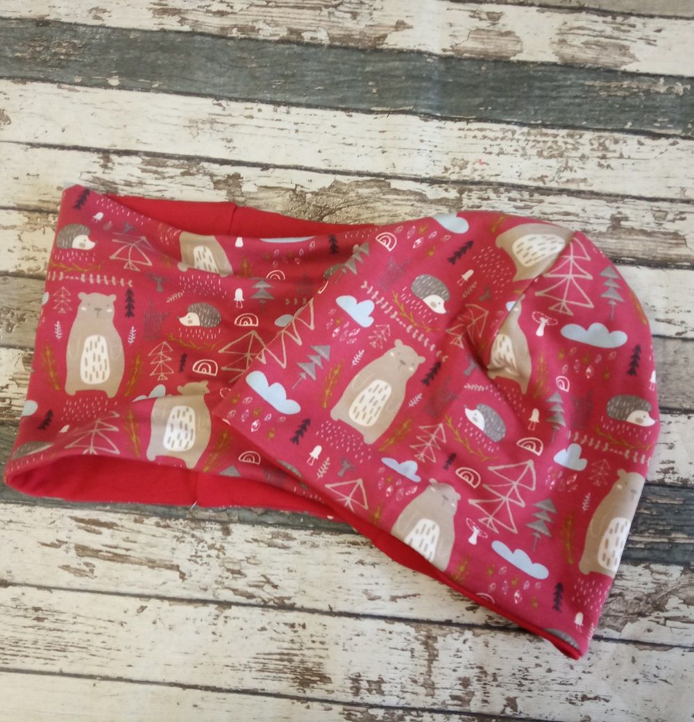 Nákrčník Yháček, Les v zimě na červené - obrázek 2