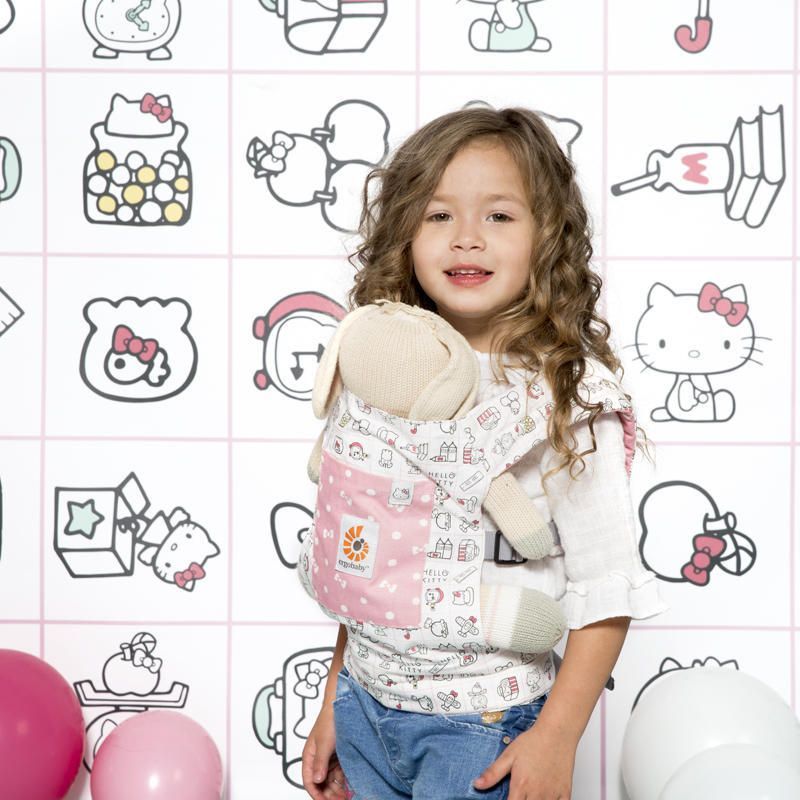 Ergobaby  NOSÍTKO PRO PANENKY - Hello Kitty Play Time - obrázek 1
