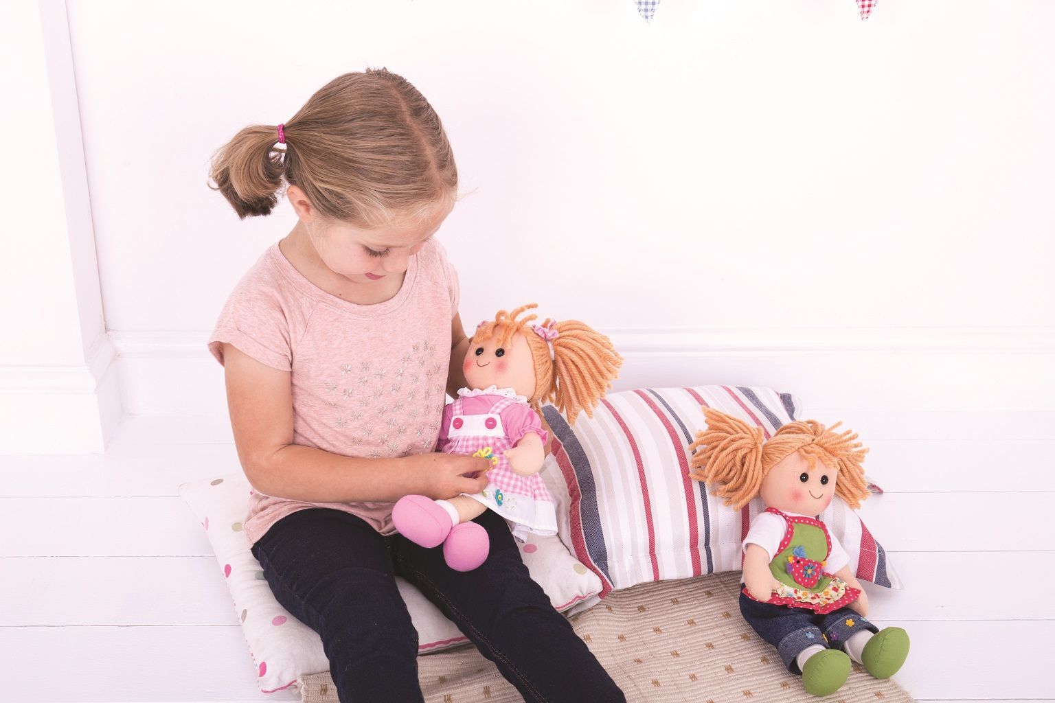 Bigjigs Toys Modré pruhované šaty pro panenku 38 cm - obrázek 7