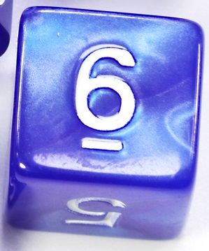 TLAMA games Hrací kostka šestistěnná perleťová Varianta: Zelenozlatá d6 - obrázek 4
