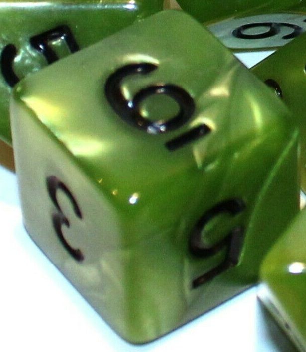 TLAMA games Hrací kostka šestistěnná perleťová Varianta: Zelenozlatá d6 - obrázek 8