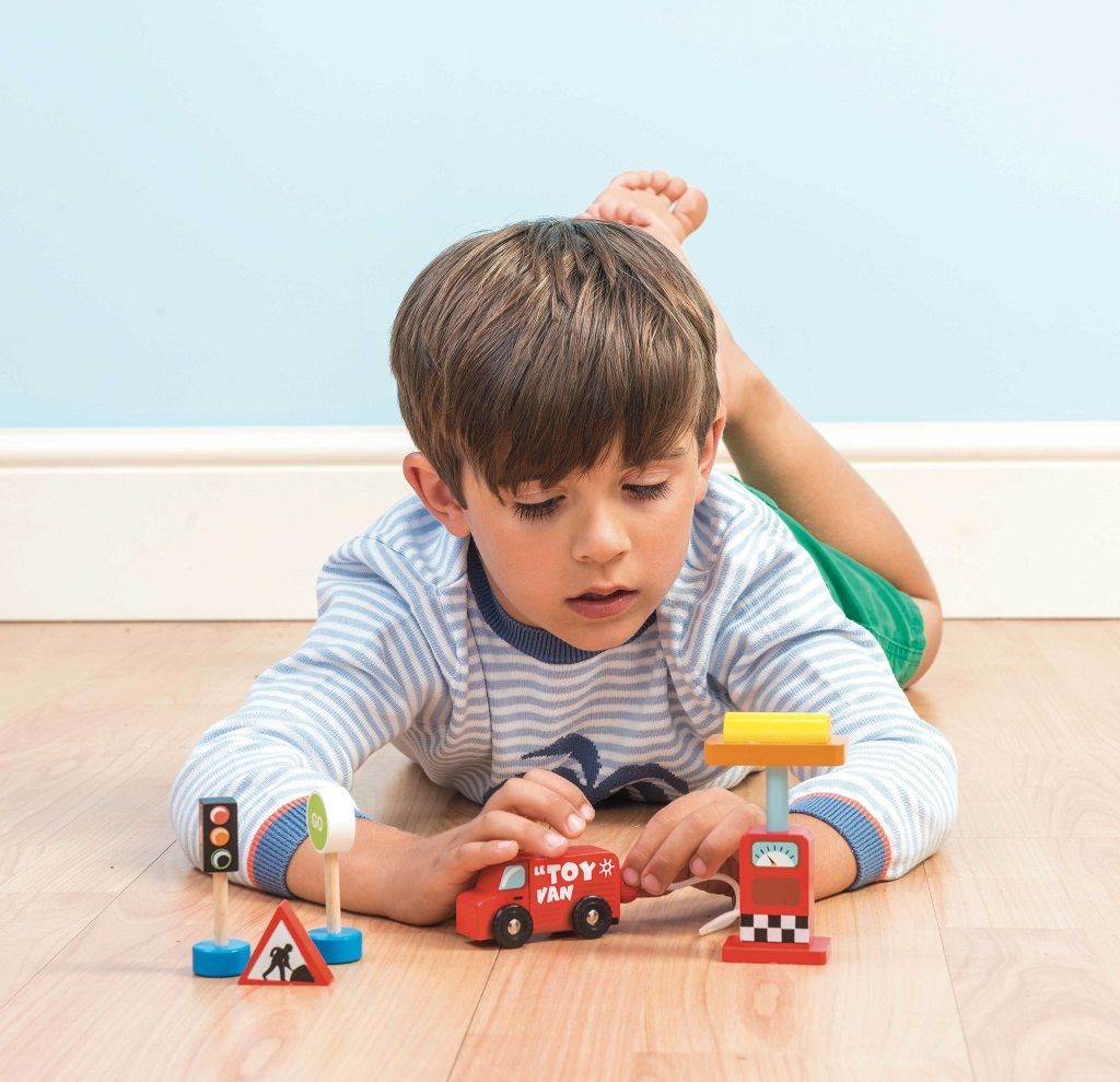 Le Toy Van Autíčko s benzínovou pumpou - obrázek 2