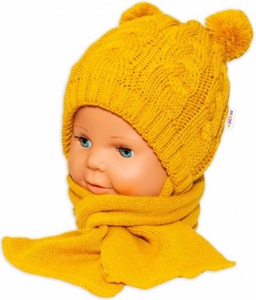 BABY NELLYS Zimní čepička s šálou - chlupáčkové bambulky - hořčicová - obrázek 1