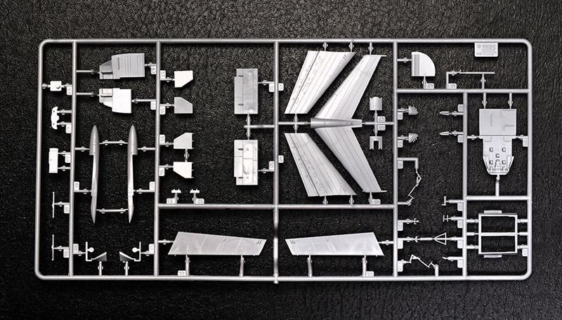 ZVEZDA Model Kit letadlo 7013 - Ilyushin IL-62M (1:144) - obrázek 8