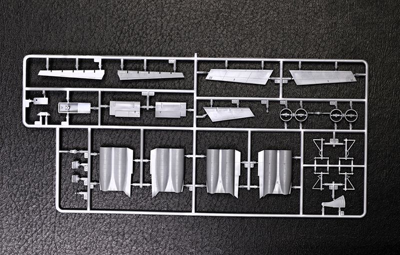 ZVEZDA Model Kit letadlo 7013 - Ilyushin IL-62M (1:144) - obrázek 9