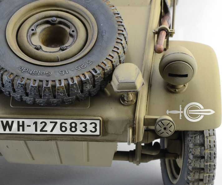 ITALERI Model Kit military 7405 - Kdf.1 Typ 82 Kübelwagen (1:9) - obrázek 8