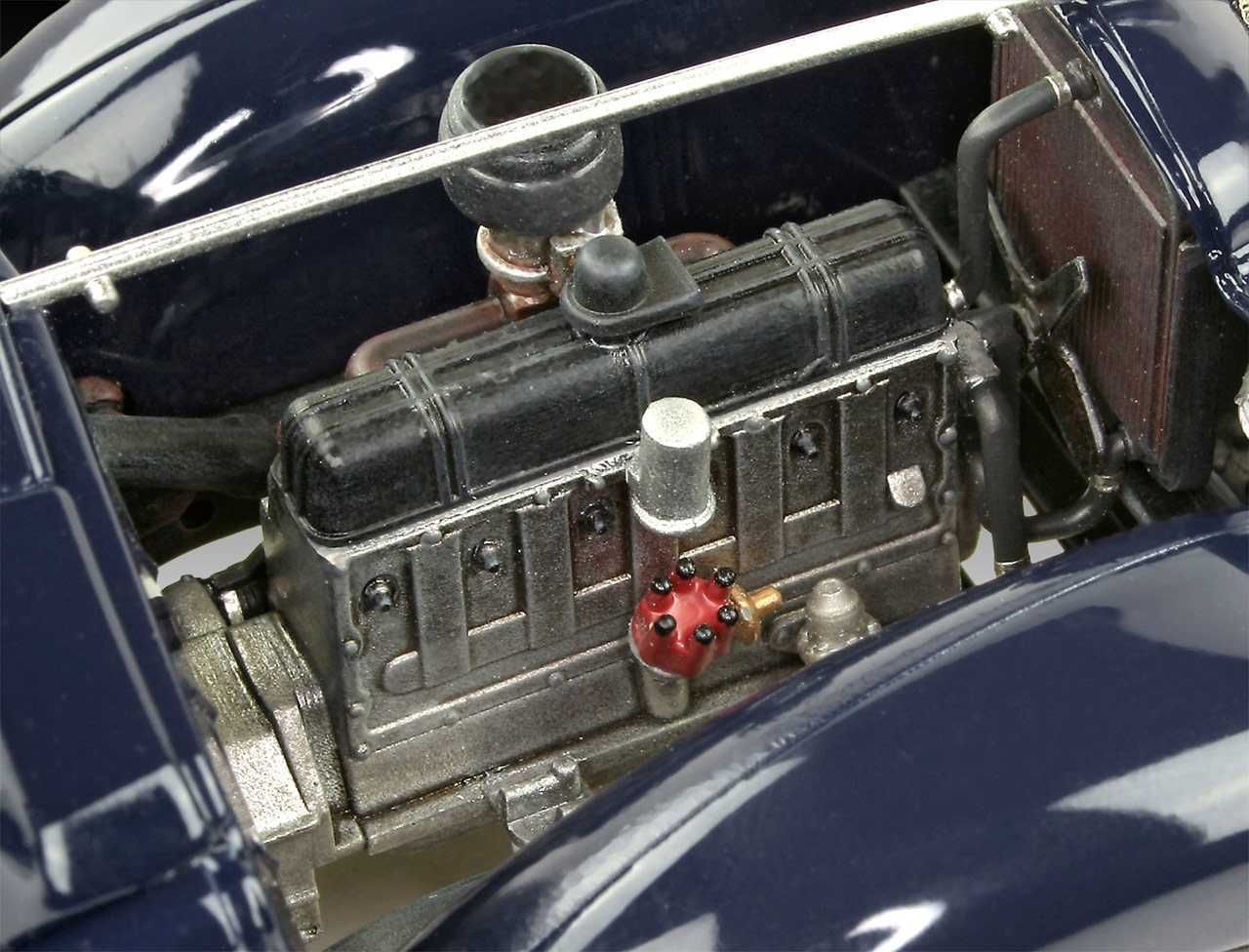 REVELL Plastic ModelKit auto 07042 - Luxury Class Car Admiral Saloon (1:24) - obrázek 4
