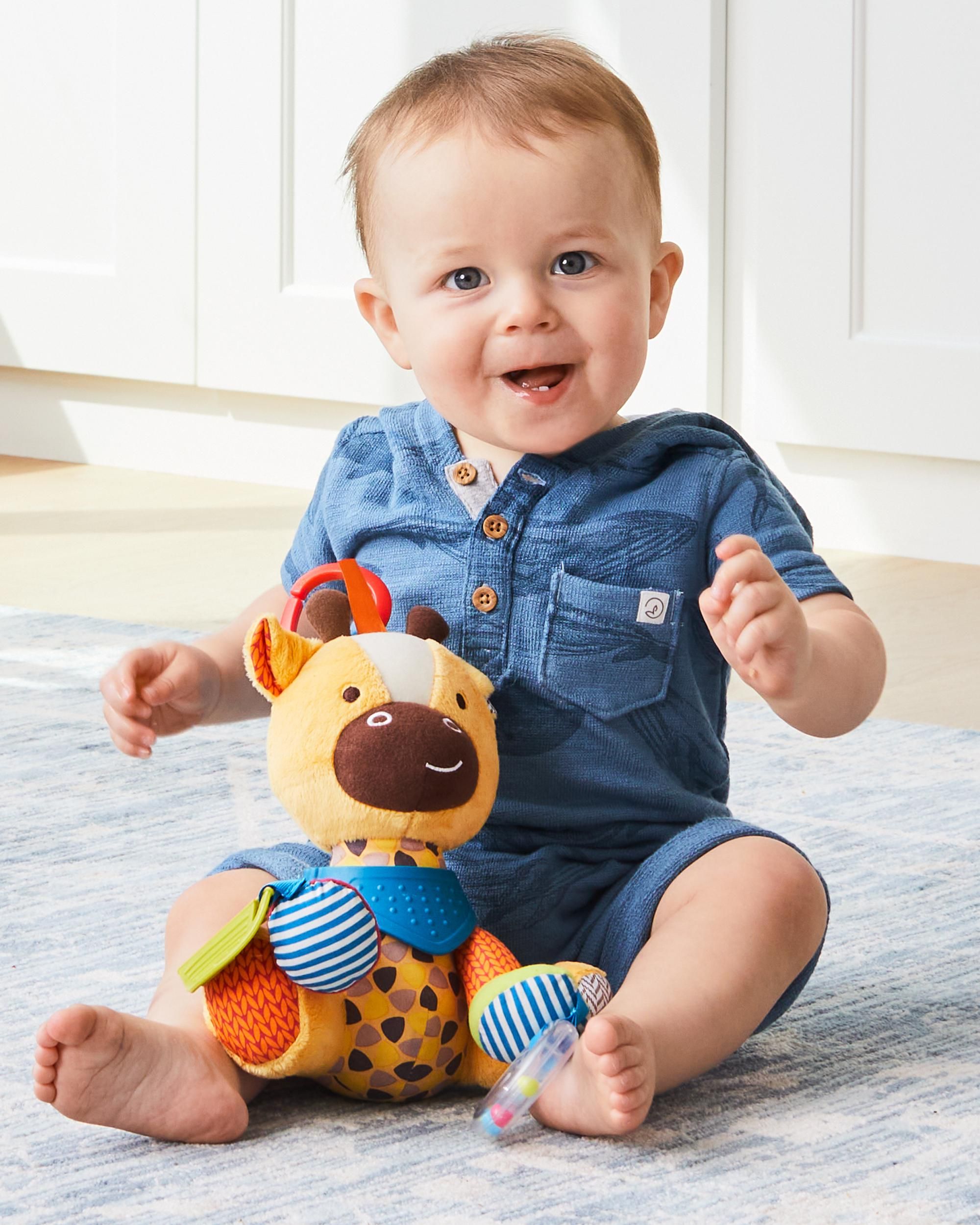 SKIP HOP Hračka aktivní na C kroužku Bandana Buddies Žirafa 0m + - obrázek 2
