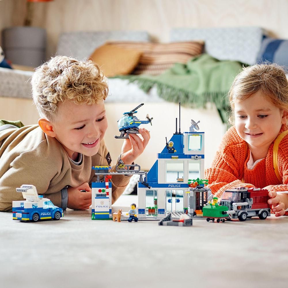 LEGO Policejní stanice 60316 - obrázek 4