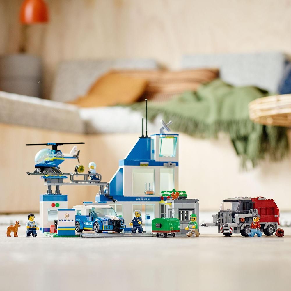 LEGO Policejní stanice 60316 - obrázek 6
