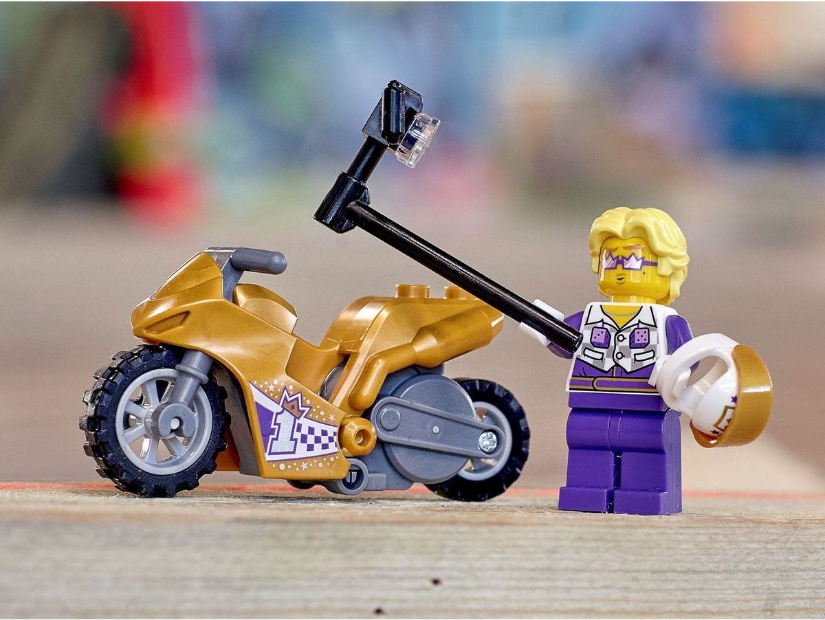 LEGO® City 60309 Kaskadérská motorka se selfie tyčí - obrázek 6