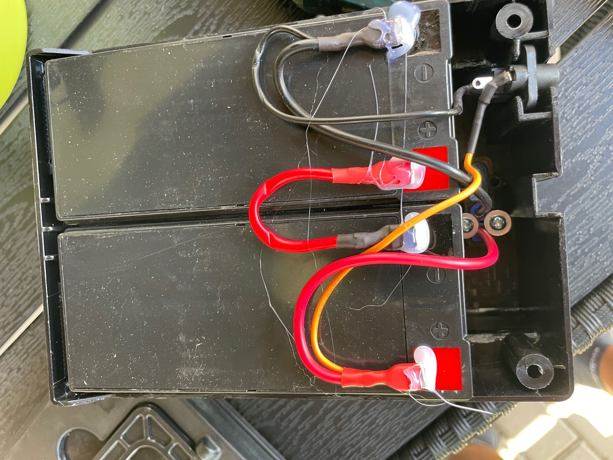 Náhradní box na baterii pro elektrickou Buginu Monster XXL - obrázek 5