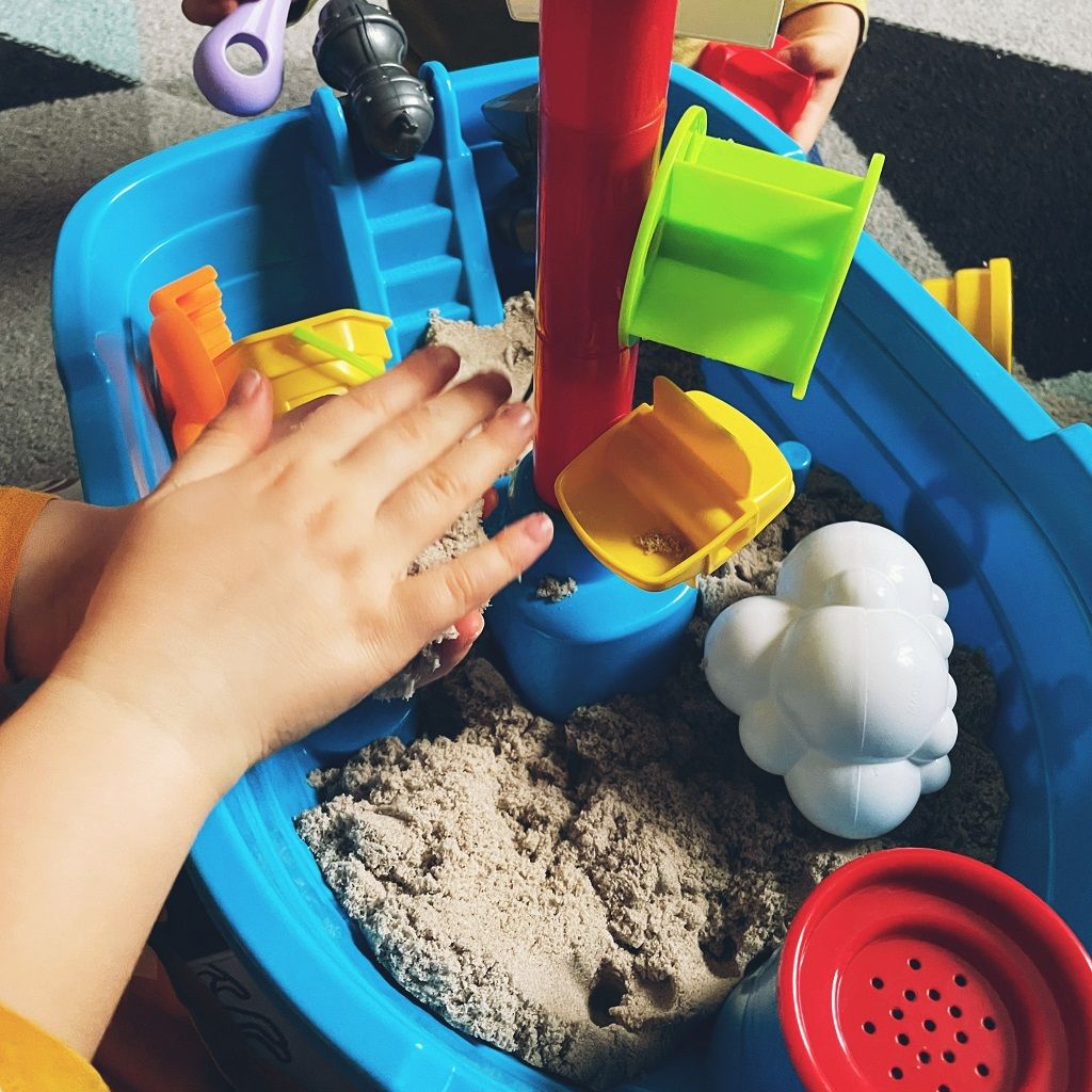 PETITE&MARS Stolek hrací na vodu a písek Sandy Teo - obrázek 6