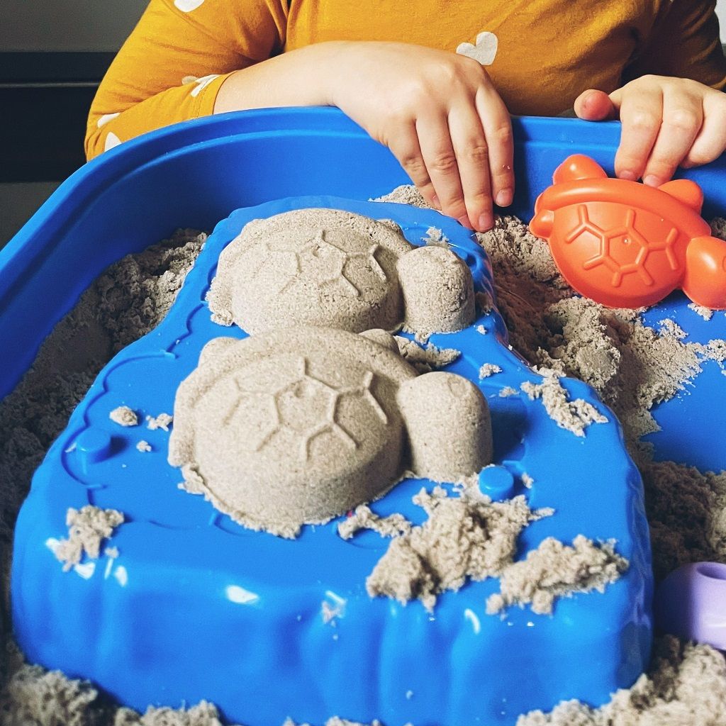 PETITE&MARS Stolek hrací na vodu a písek Sandy Toby - obrázek 5