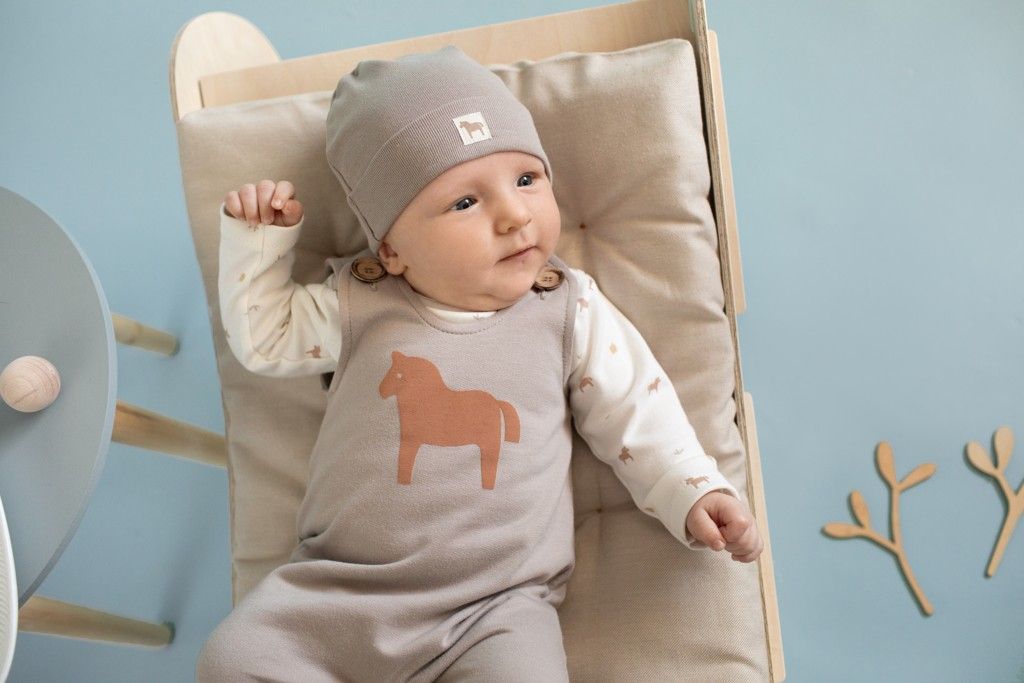 PINOKIO Čepice Wooden Pony z organické bavlny beige vel. 68 - obrázek 3