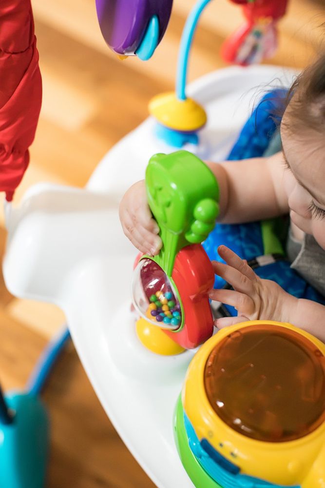 BABY EINSTEIN Skákadlo/aktivní centrum 2v1 Neighborhood Symphony 6m+ do 11kg - obrázek 7