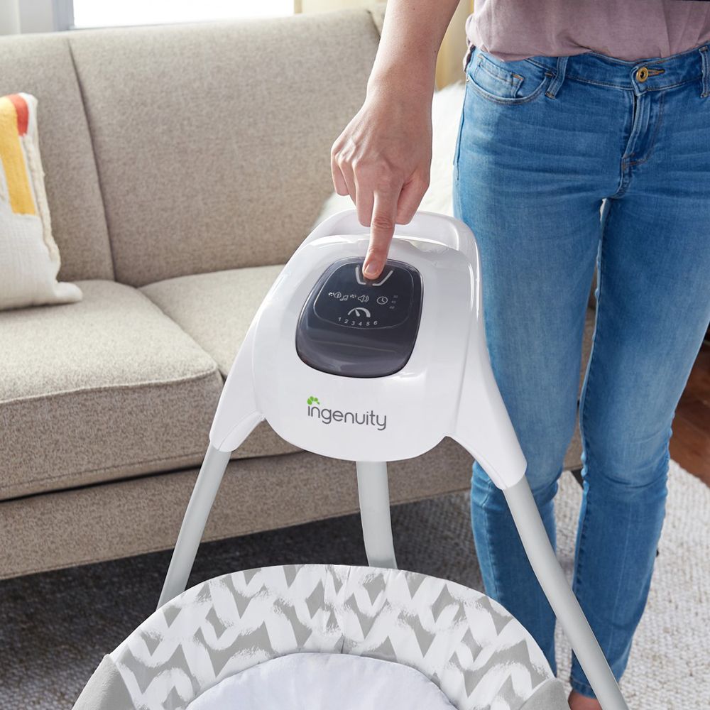 INGENUITY Houpačka velká s vibračním houpatkom a melodií USB 2v1 Raylan 0 m+, do 9 kg - obrázek 9