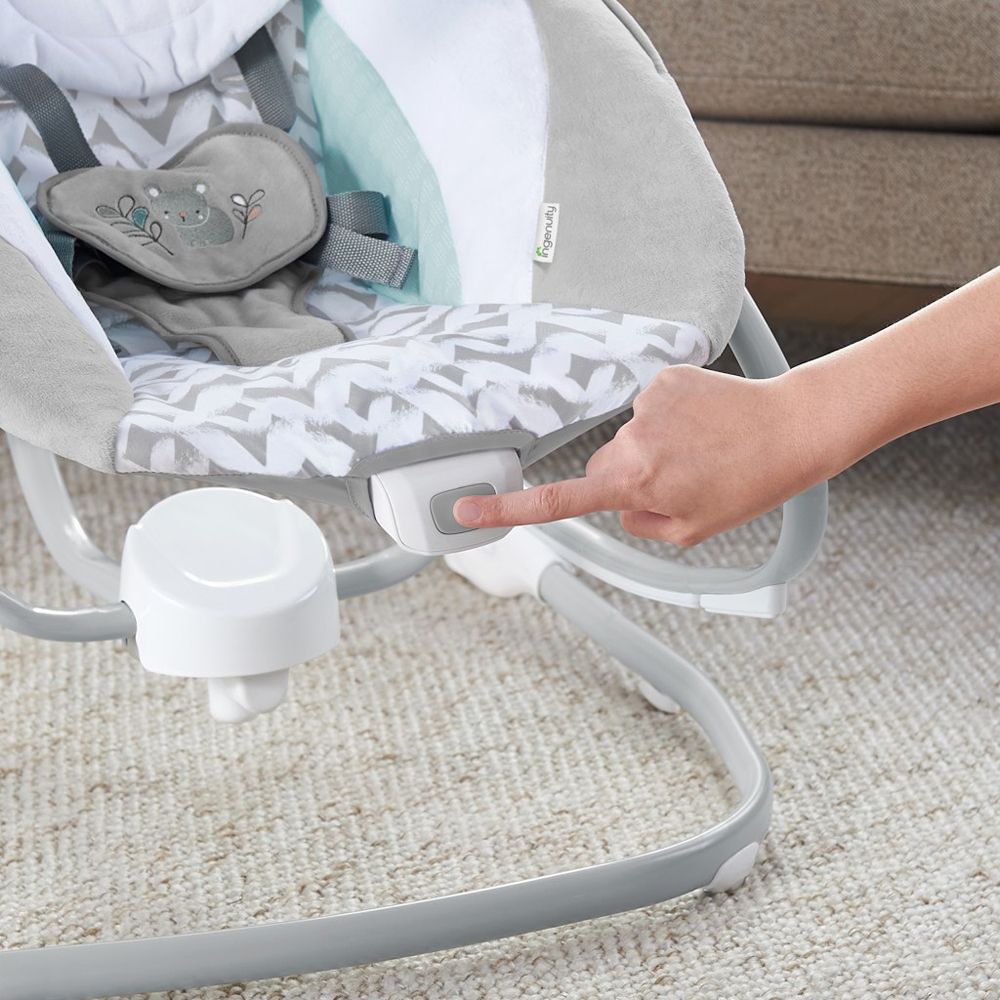 INGENUITY Houpačka velká s vibračním houpatkom a melodií USB 2v1 Raylan 0 m+, do 9 kg - obrázek 12