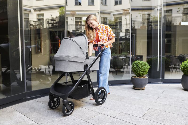 KINDERKRAFT Kočárek Everyday 2v1 Light Grey + PETITE&MARS Podložka na hraní Joy Max Walk ZDARMA - obrázek 24