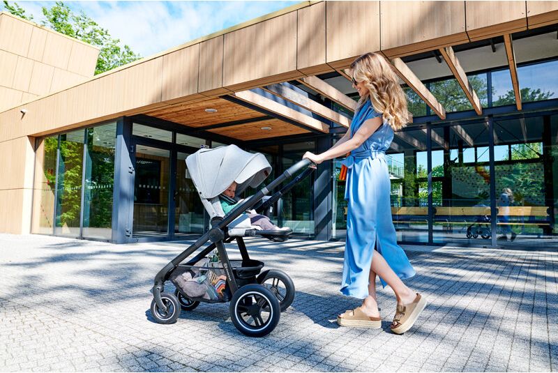 KINDERKRAFT Kočárek Everyday 2v1 Light Grey + PETITE&MARS Podložka na hraní Joy Max Walk ZDARMA - obrázek 26