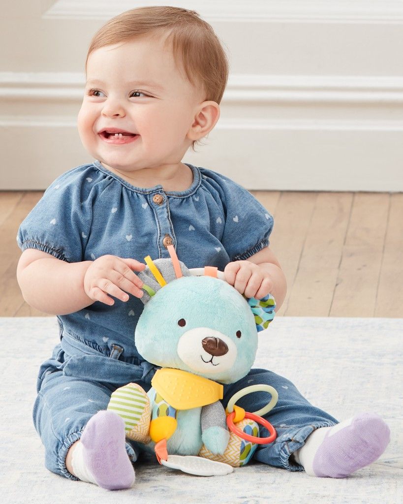 SKIP HOP Hračka aktivní na C kroužku Bandana Buddies Medvídek 0m+ - obrázek 3