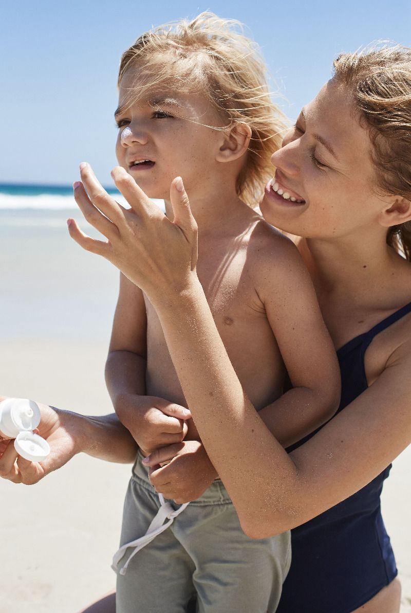 NAIF Ochranné mléko na opalování pro děti a miminka SPF50 200 ml - obrázek 3